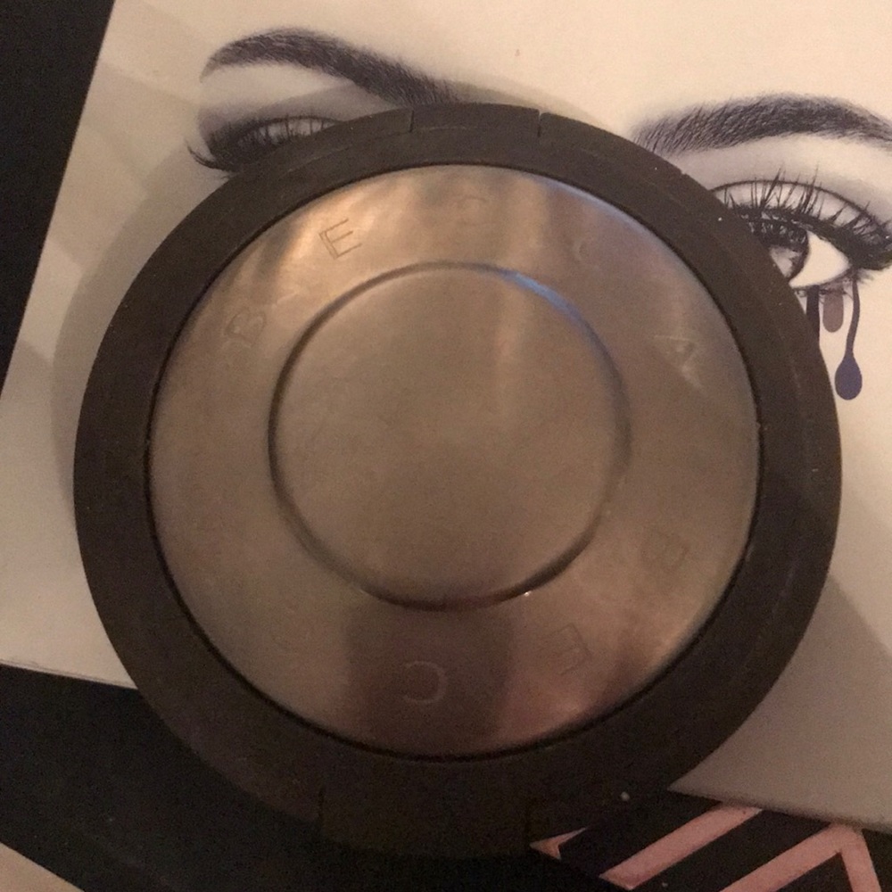 Becca Champagne Pop Highlighter
